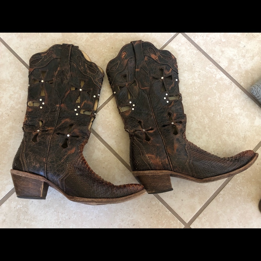 Boots - Picture 2 of 7